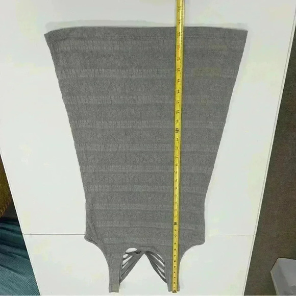 FREE PEOPLE Gray Textured Knit Fitted Criss Cross Back Dress Sz Medium - Picture 3 of 8